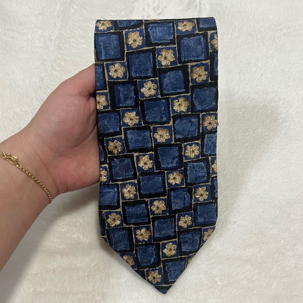 GEOFFREY BEENE BLUE PATTERN TIE